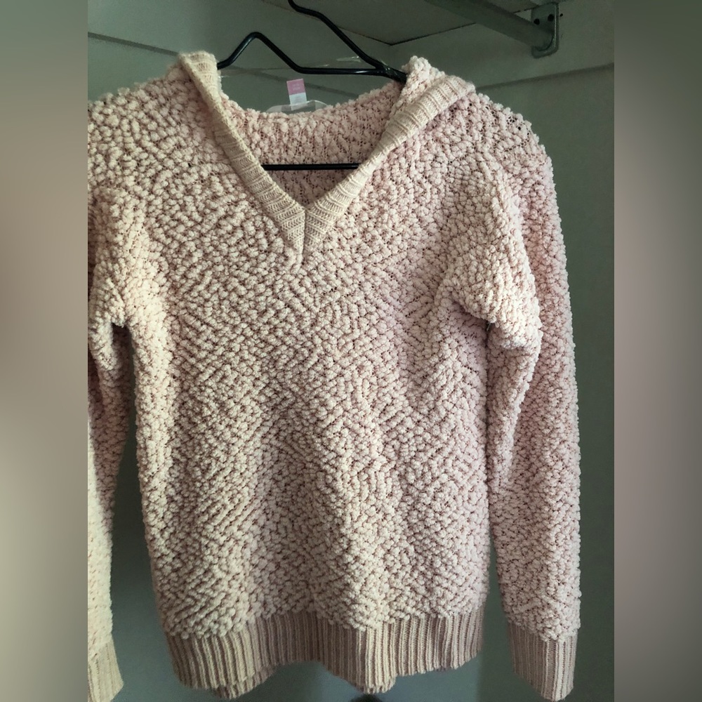 Women’s S pink soft sweater with hood
